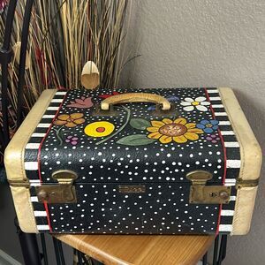 Vintage Luce floral painted picnic carrier, decor